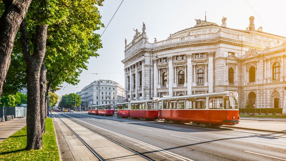 Wiener Ringstraße mit Burgtheater