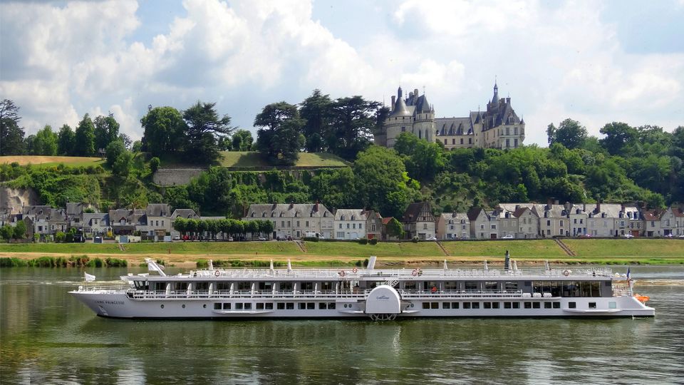 MS Loire Princesse vor Schloss