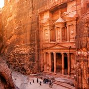 aus dem Fels geschlagenes Mausoleum Khazneh al-Firaun in Petra, Jordanien