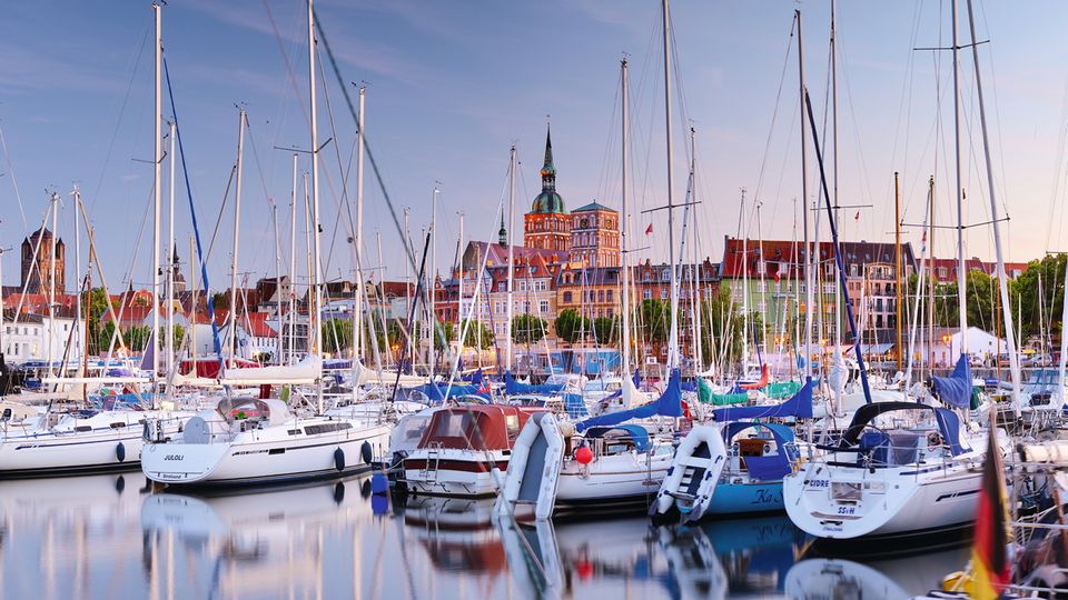 Stralsund Hafen mit St. Nikolai-Kirch