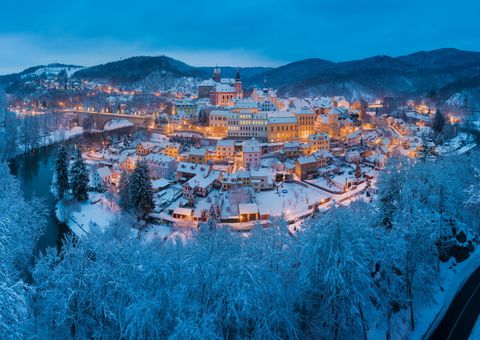 Loket nad Ohri mit Loket Burg in Karlsbad (Karlovy Vary) Region