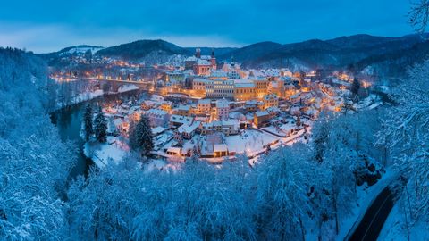 Loket nad Ohri mit Loket Burg in Karlsbad (Karlovy Vary) Region