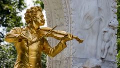 Das Johann Strauß Denkmal steht im Wiener Stadtpark.