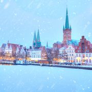 Gefrorener Trave Fluss zu Lübeck im Winter